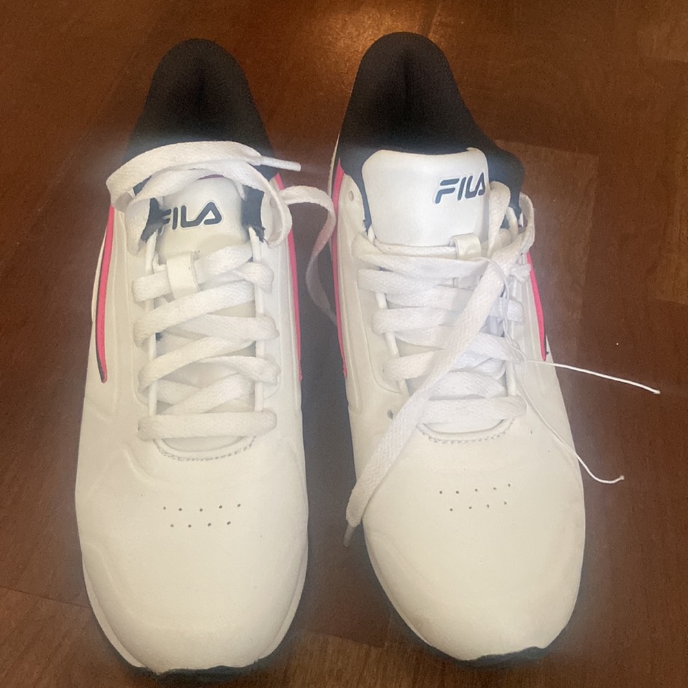 Cute Fila tennis shoes size 7.5
